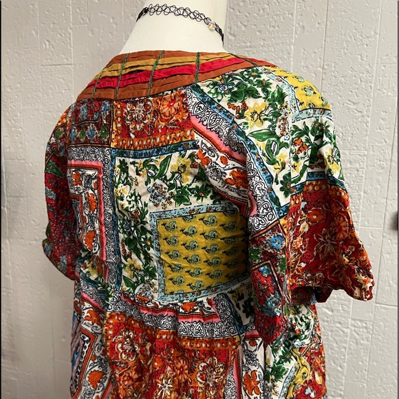 small blouse - Picture 2 of 5